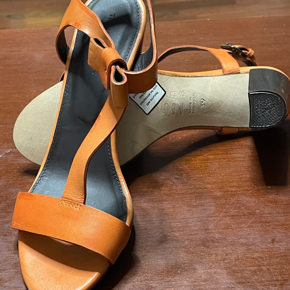 Tila March Paris Block Heel